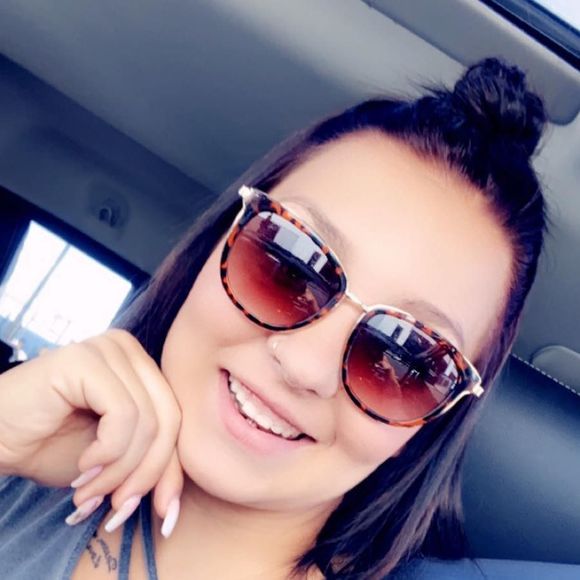 Meet your Posher, Taysha - Picture 1 of 1